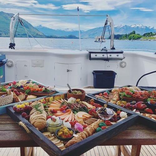 1043609139082388_1798299180280043 1571879130